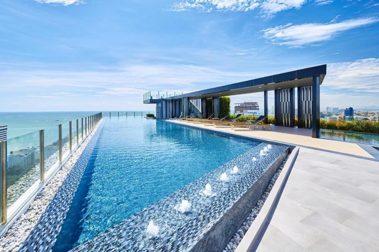 The Base Central Pattaya By Wwc Exterior photo